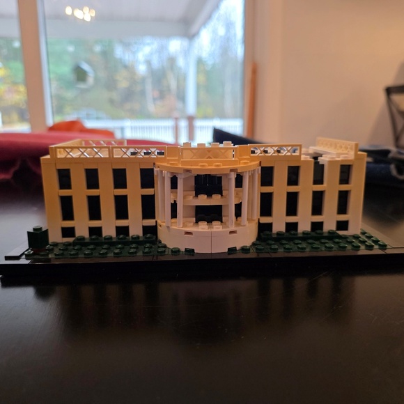 Lego White House Set 21006 - Opened, Retired Product - Picture 5 of 16